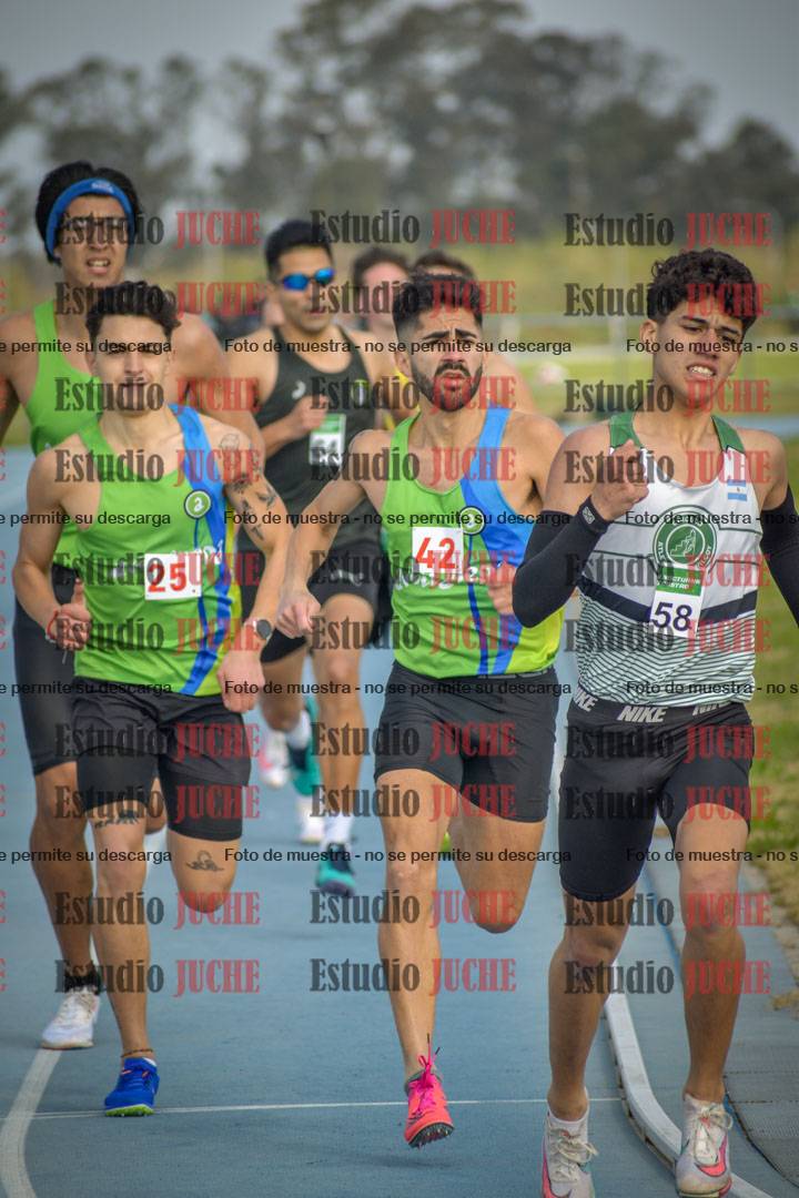 Fotos de los 800 m llanos de varones