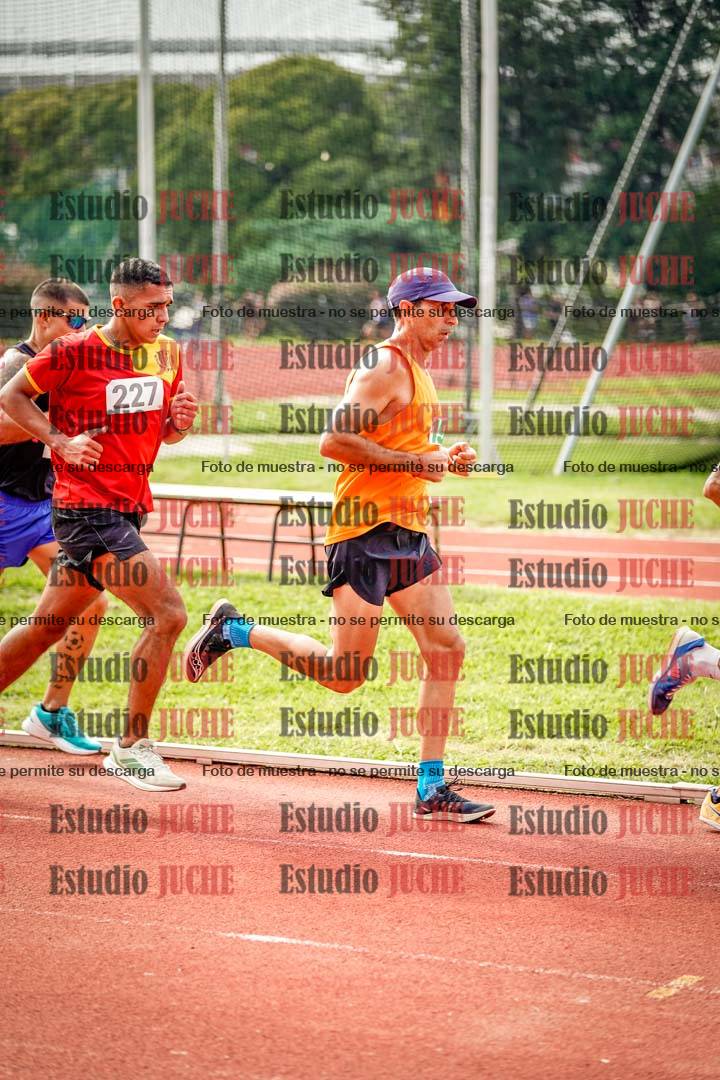 Fotos de los 3000 m llanos de varones