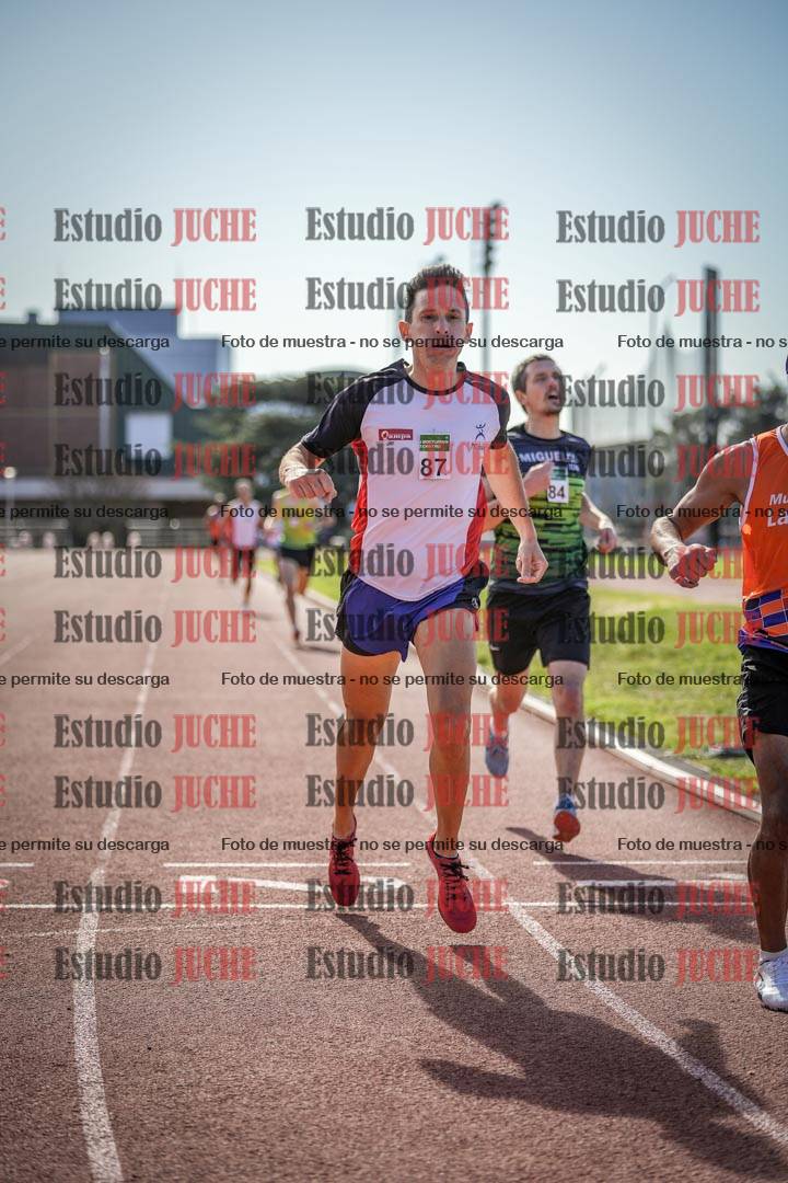 Fotos de los 800 m llanos de varones
