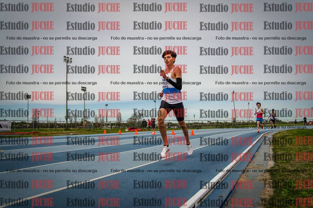 Fotos de los 800 m llanos de varones - U17