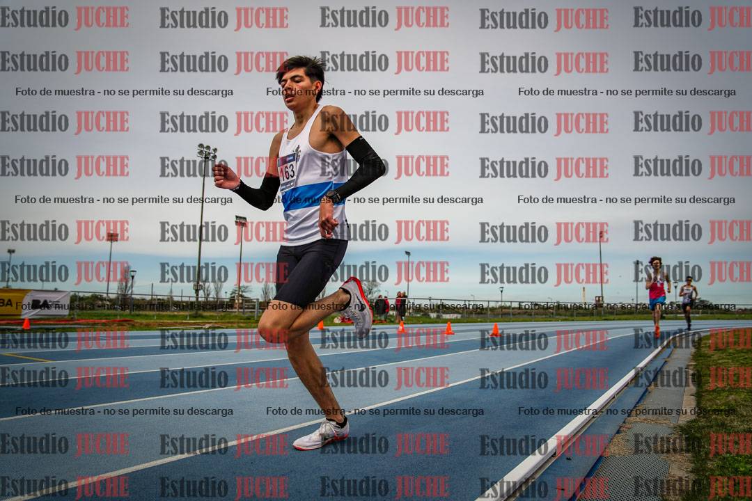 Fotos de los 800 m llanos de varones - U17
