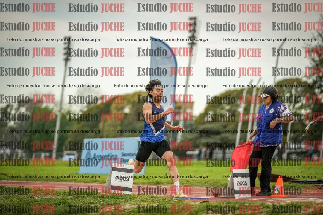 Fotos del salto en largo de varones