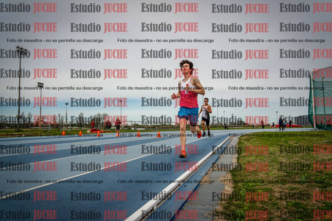 Fotos de los 800 m llanos de varones - U17