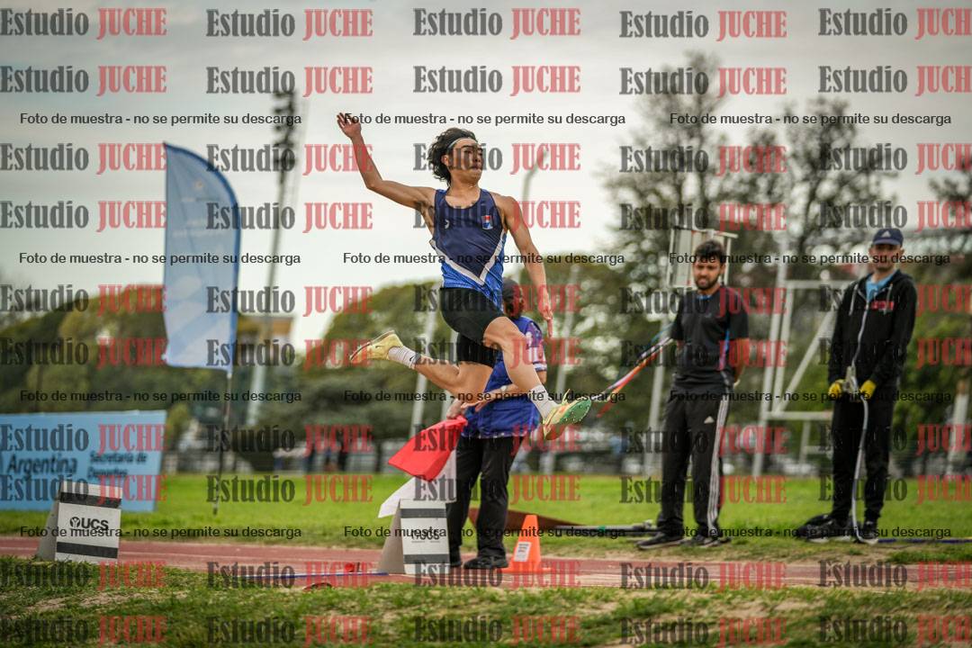 Fotos del salto en largo de varones