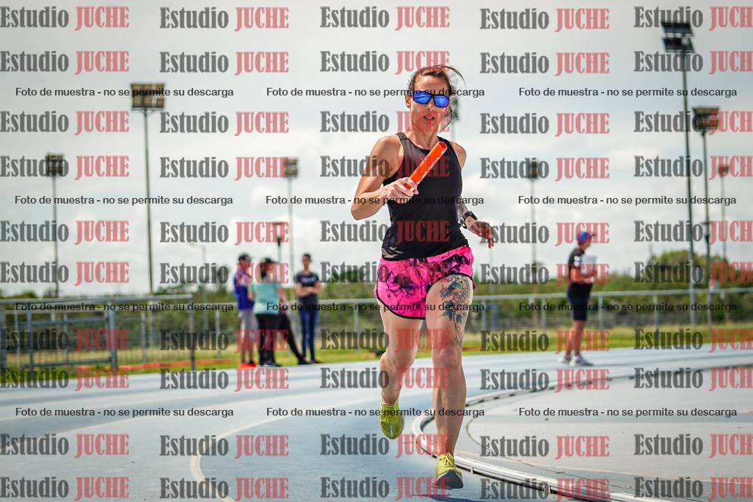 Fotos durante el transcurso de los relevos 20' para running teams - serie 1