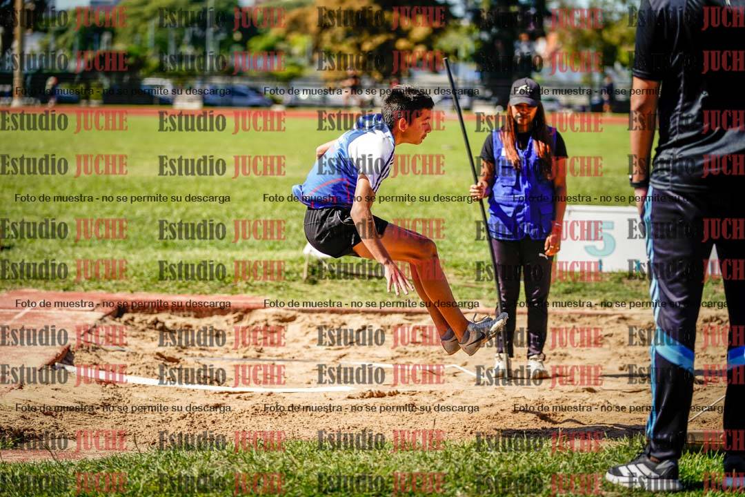 Fotos del salto en largo de varones