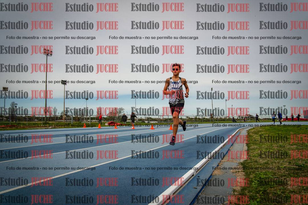 Fotos de los 800 m llanos de varones - U17