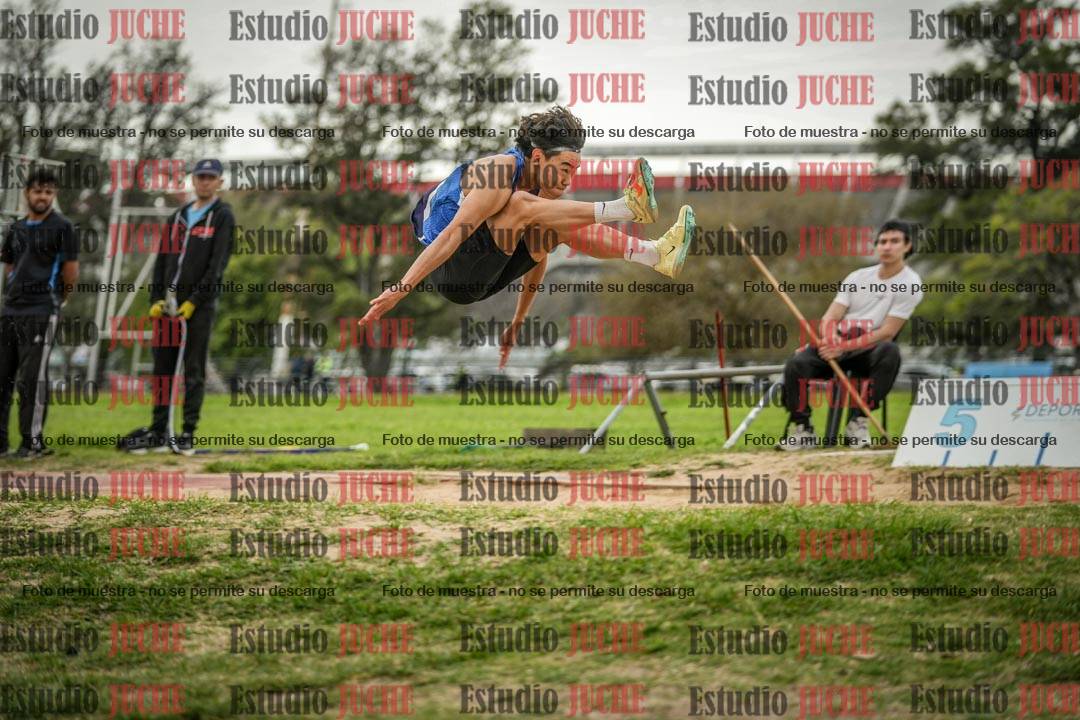 Fotos del salto en largo de varones