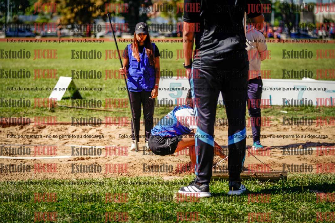 Fotos del salto en largo de varones