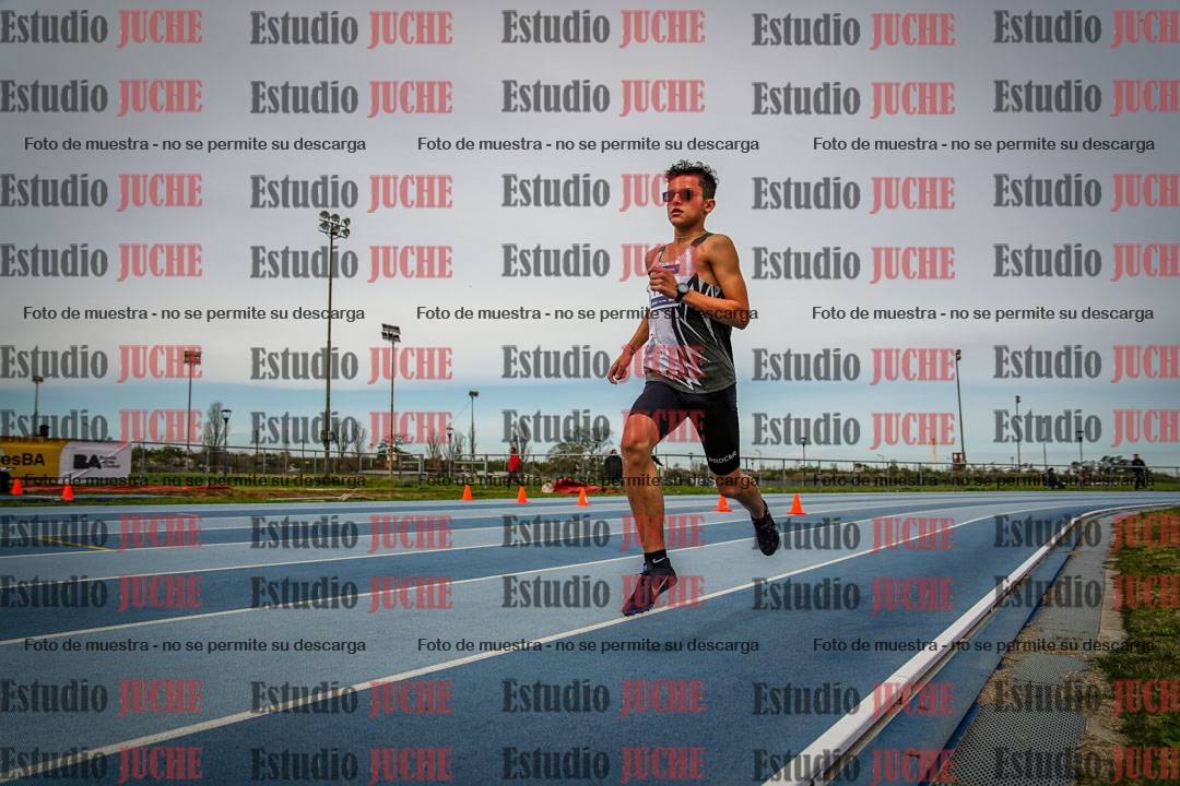 Fotos de los 800 m llanos de varones - U17