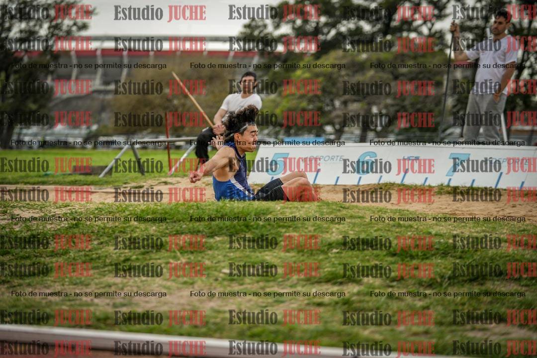 Fotos del salto en largo de varones