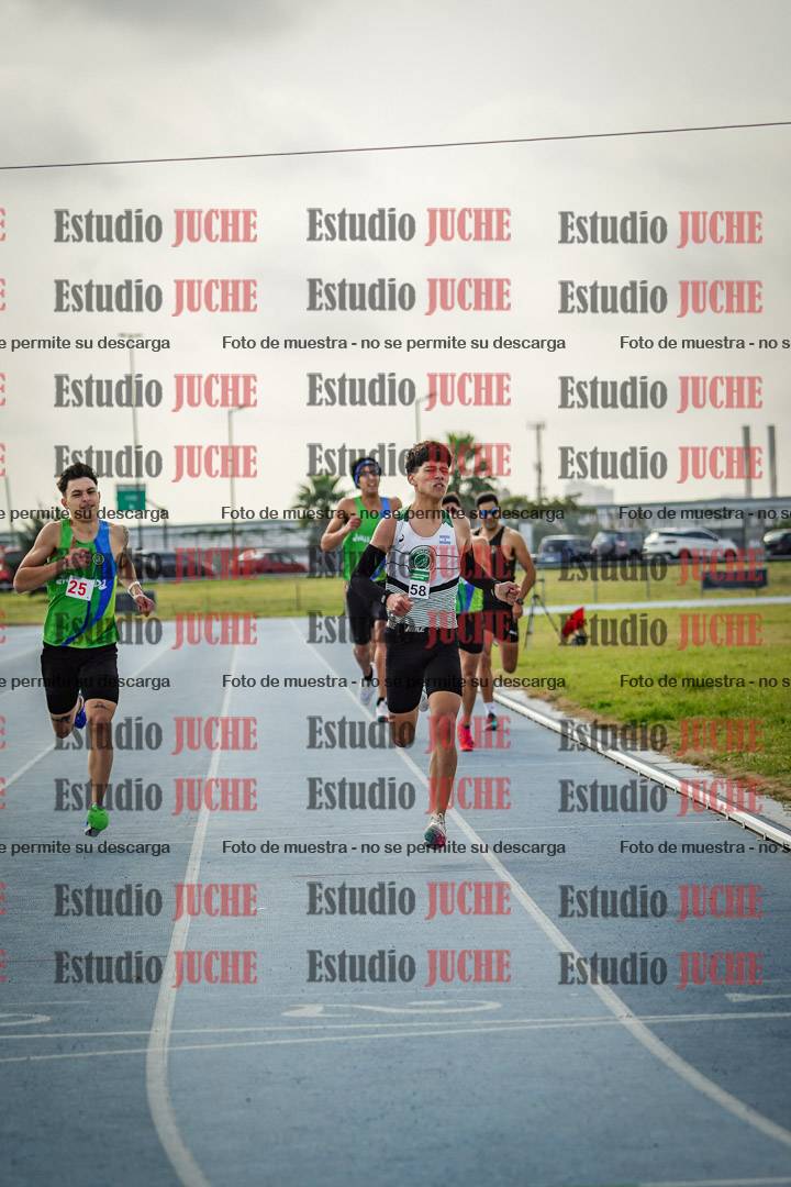 Fotos de los 800 m llanos de varones