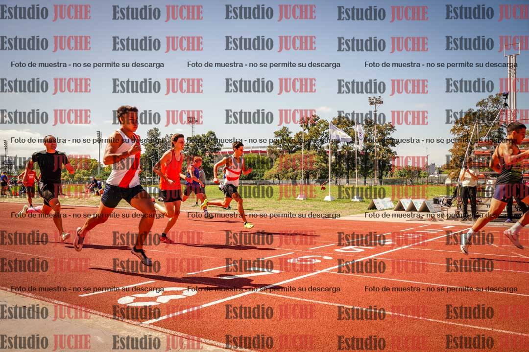 Fotos de los 400 m llanos de varones