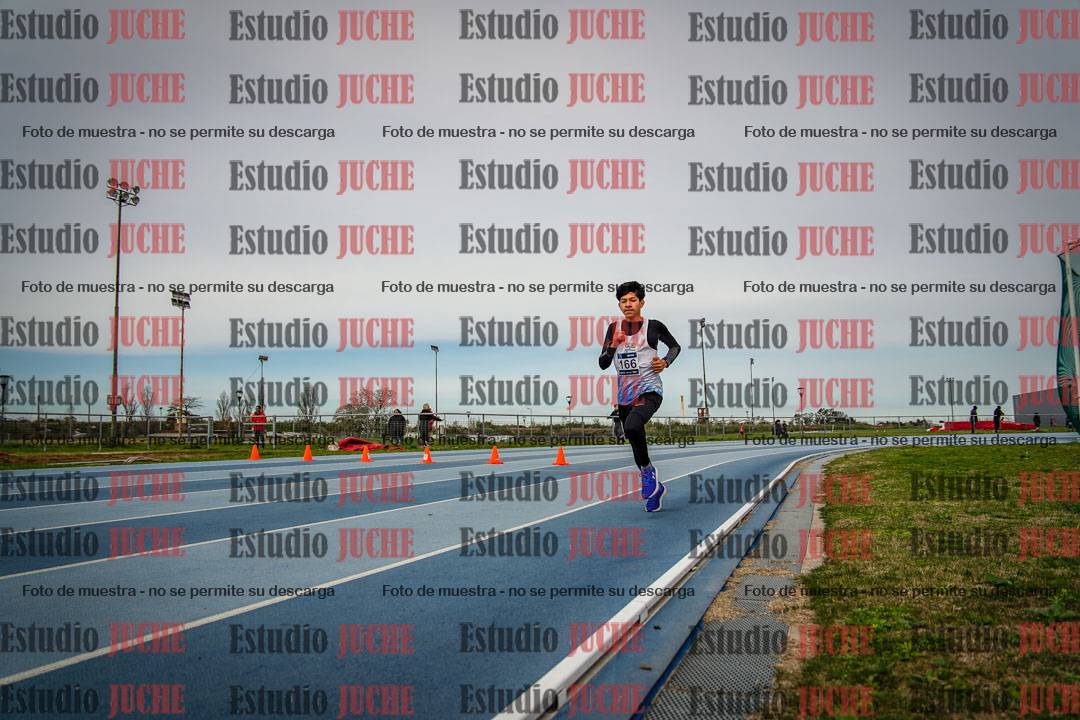 Fotos de los 800 m llanos de varones - U17