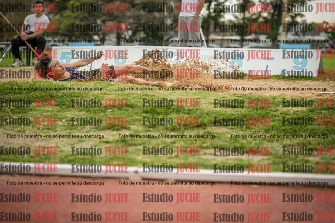 Fotos del salto en largo de varones