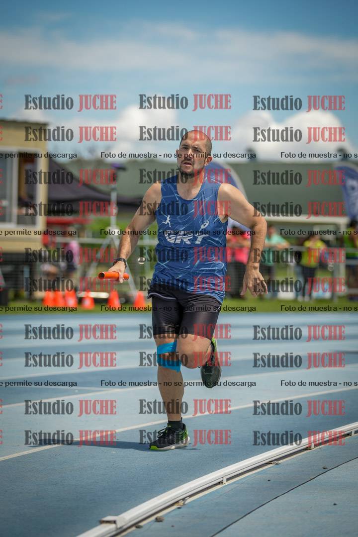 Fotos durante el transcurso de los relevos 20' para running teams - serie 1
