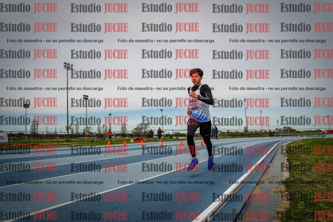 Fotos de los 800 m llanos de varones - U17