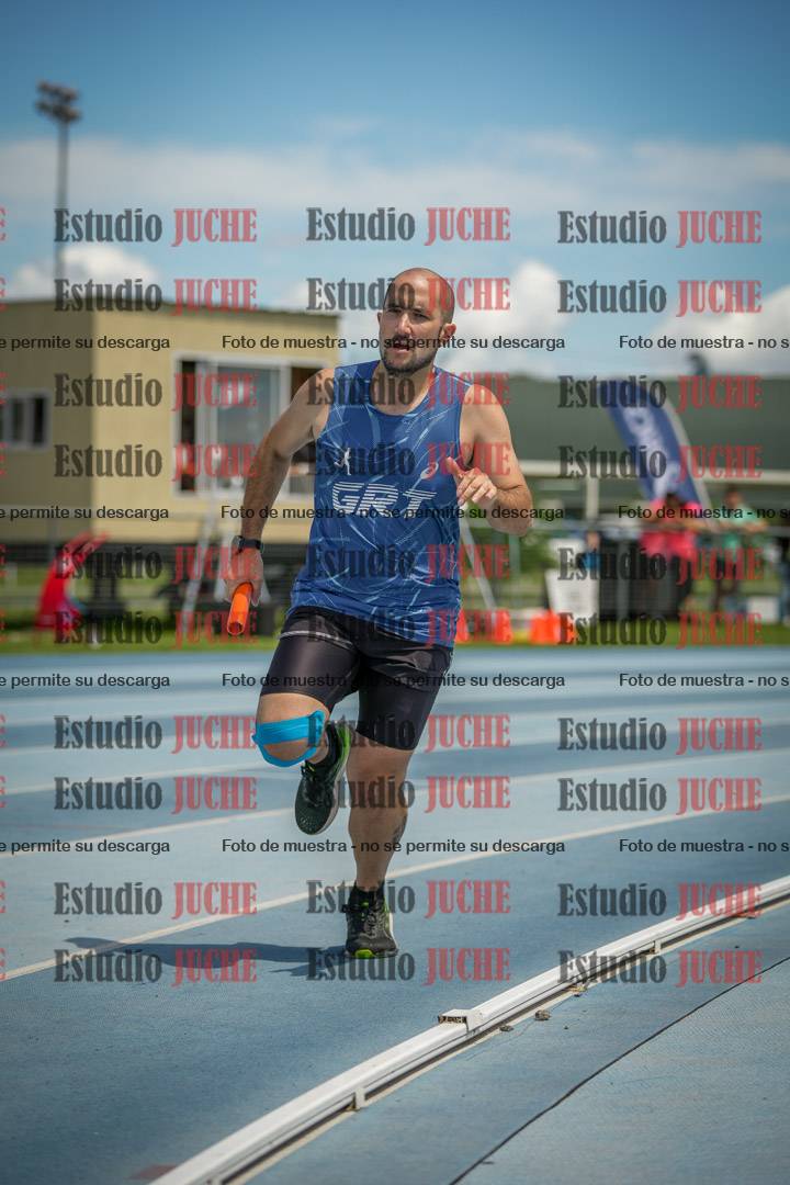 Fotos durante el transcurso de los relevos 20' para running teams - serie 1