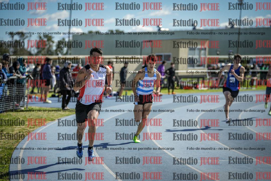 Fotos de los 800 m llanos de varones