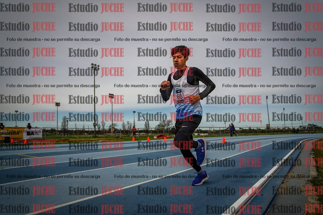 Fotos de los 800 m llanos de varones - U17