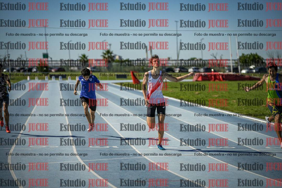 Fotos de los 400 m llanos de varones