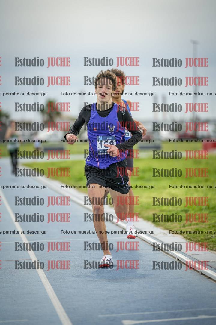 Fotos de los 800 m llanos de varones - U17