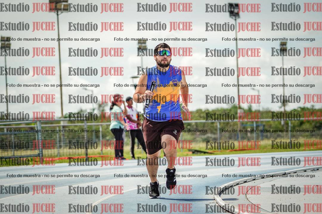Fotos durante el transcurso de los relevos 20' para running teams - serie 1