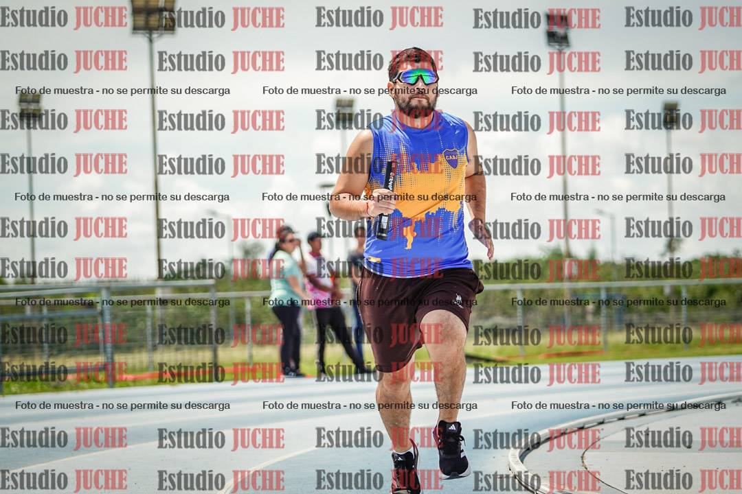 Fotos durante el transcurso de los relevos 20' para running teams - serie 1