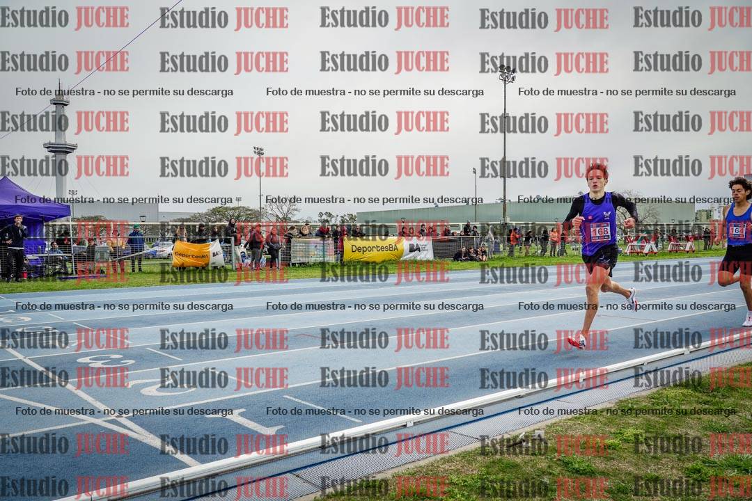 Fotos de los 800 m llanos de varones - U17