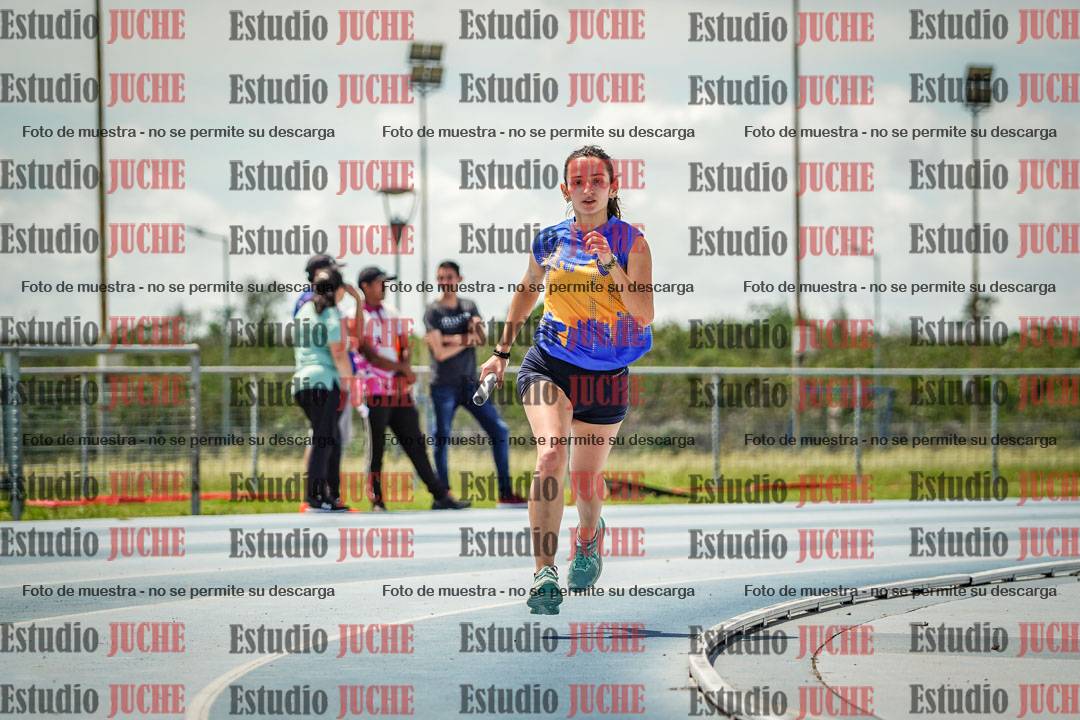 Fotos durante el transcurso de los relevos 20' para running teams - serie 1