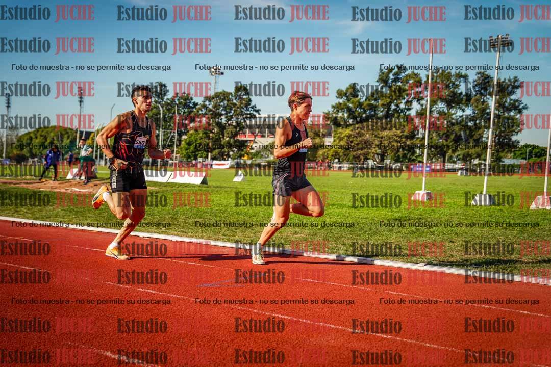 Fotos de los 800 m llanos de varones