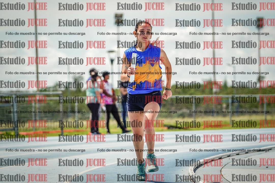 Fotos durante el transcurso de los relevos 20' para running teams - serie 1