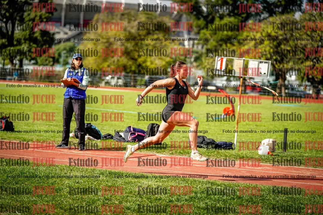 Fotos del salto en largo de mujeres
