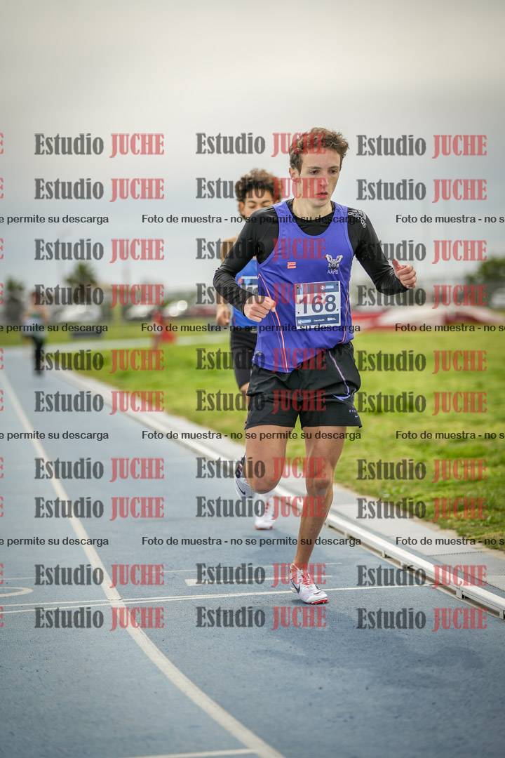 Fotos de los 800 m llanos de varones - U17
