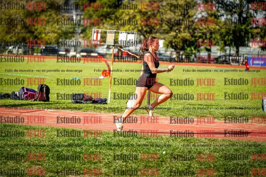 Fotos del salto en largo de mujeres