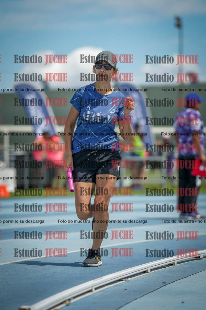 Fotos durante el transcurso de los relevos 20' para running teams - serie 1