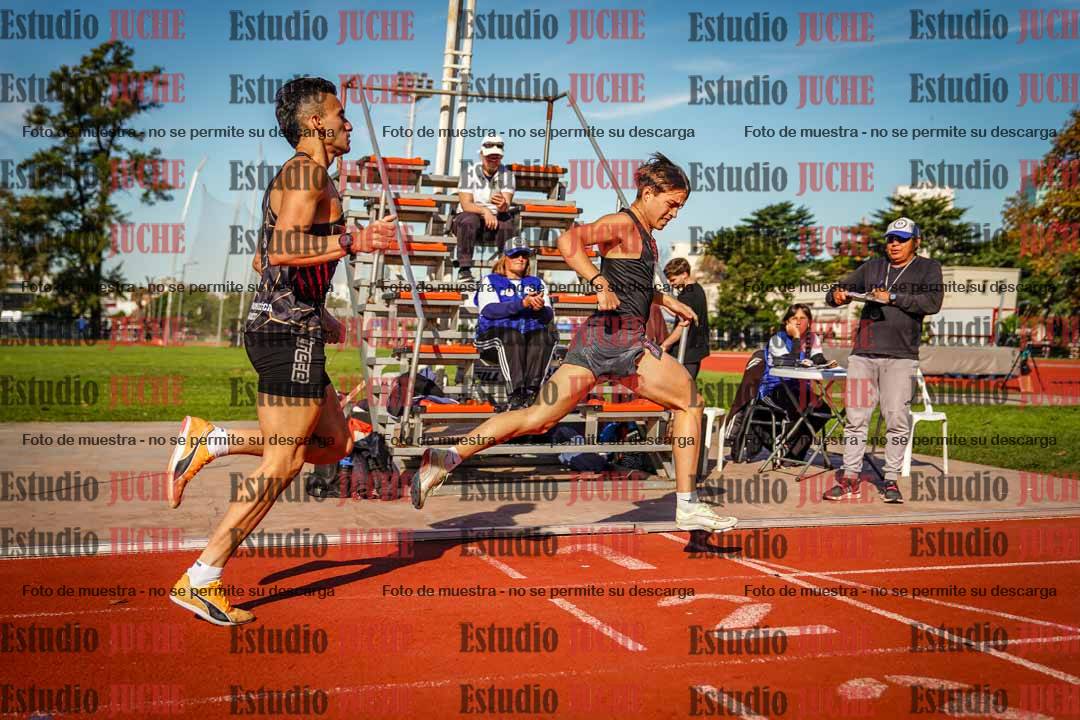 Fotos de los 800 m llanos de varones
