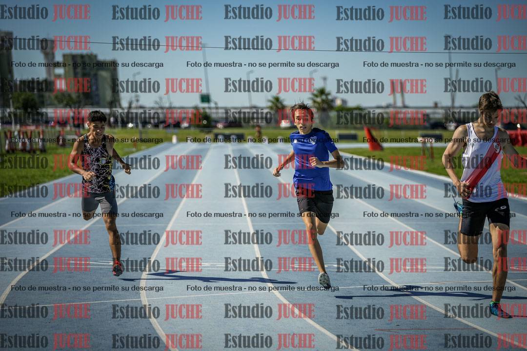 Fotos de los 400 m llanos de varones
