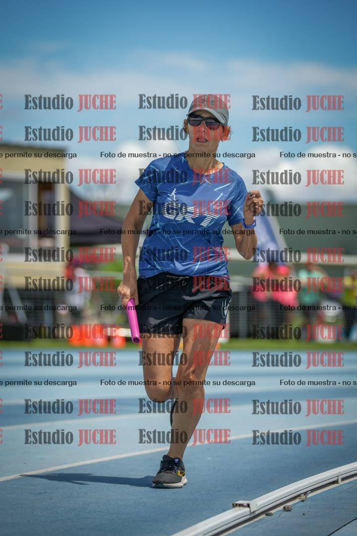 Fotos durante el transcurso de los relevos 20' para running teams - serie 1