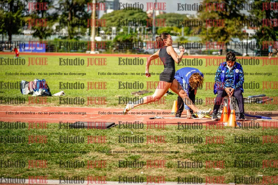 Fotos del salto en largo de mujeres