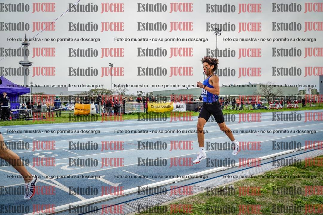 Fotos de los 800 m llanos de varones - U17