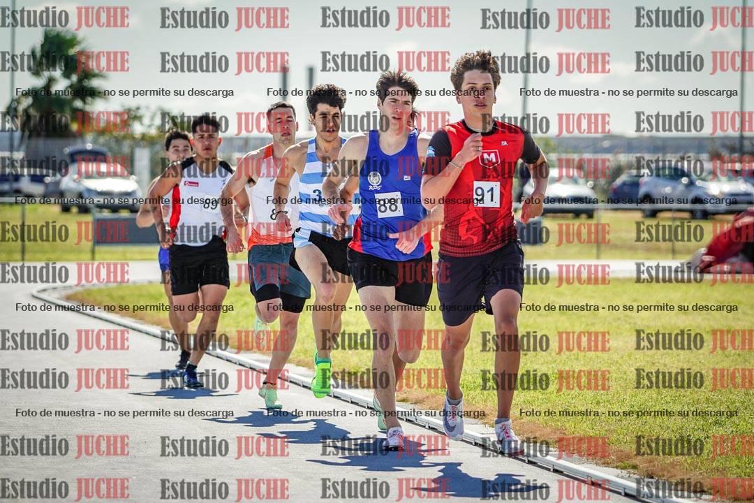 Fotos de los 800 m llanos de varones