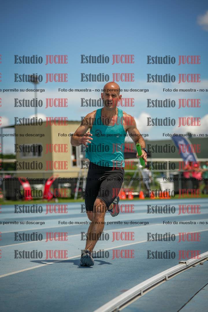 Fotos durante el transcurso de los relevos 20' para running teams - serie 1