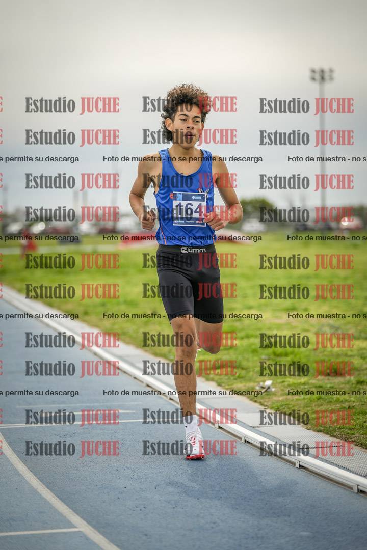Fotos de los 800 m llanos de varones - U17