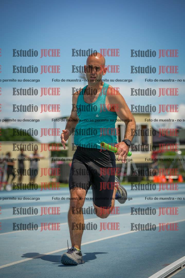 Fotos durante el transcurso de los relevos 20' para running teams - serie 1
