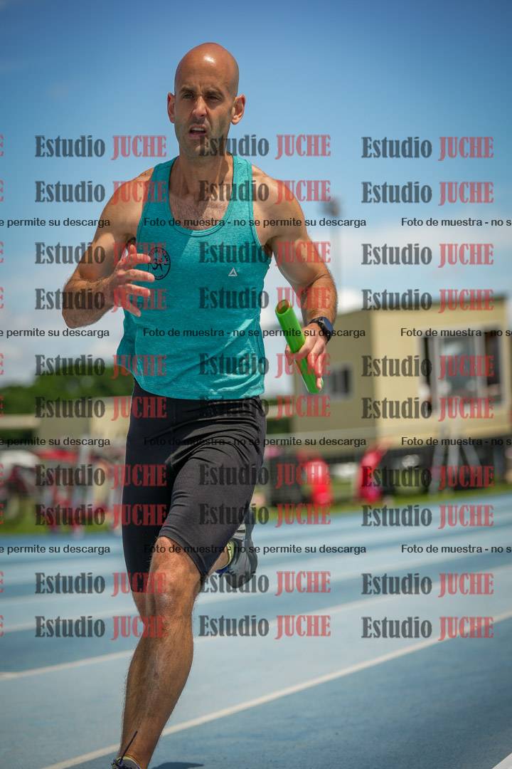 Fotos durante el transcurso de los relevos 20' para running teams - serie 1