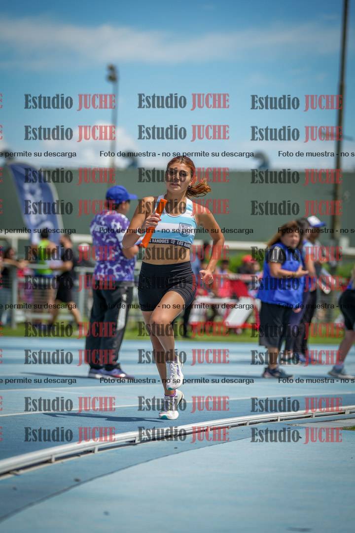 Fotos durante el transcurso de los relevos 20' para running teams - serie 1