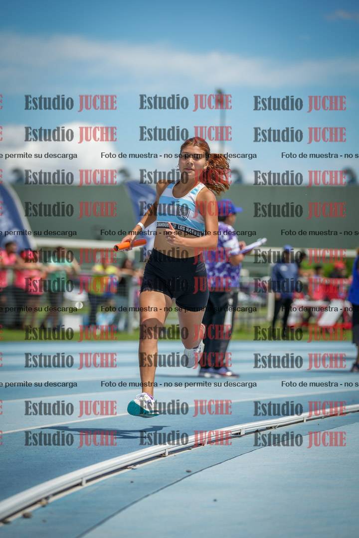 Fotos durante el transcurso de los relevos 20' para running teams - serie 1
