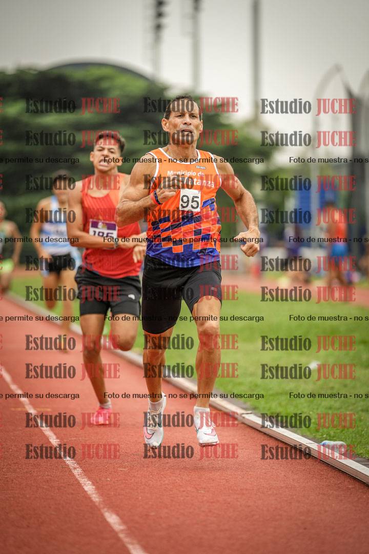 Fotos de los 800 m llanos de varones