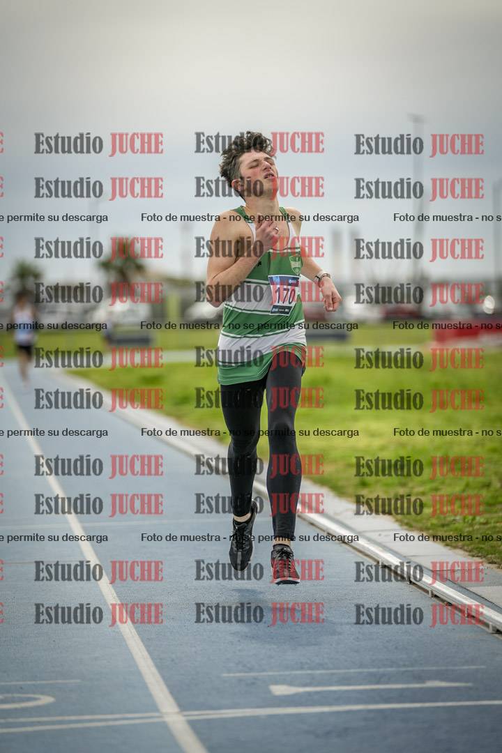 Fotos de los 800 m llanos de varones - U17
